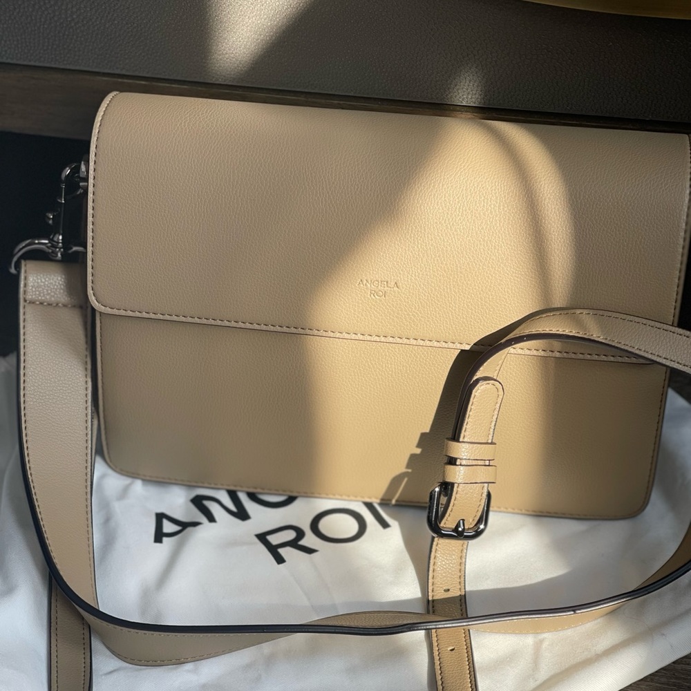 beautiful vegan  Hamilton Angela Roi shoulder bag